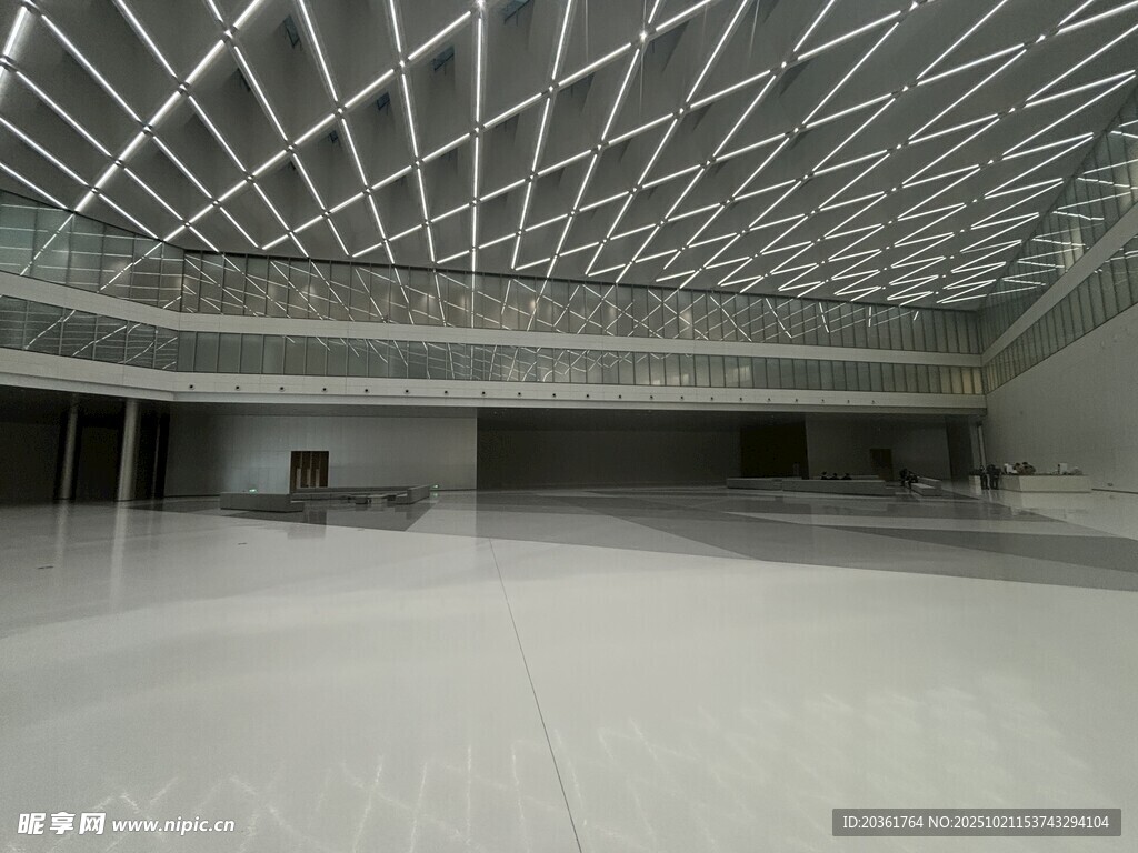 现代空旷室内建筑空间