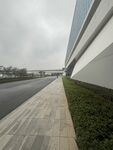 现代城市道路旁建筑景观