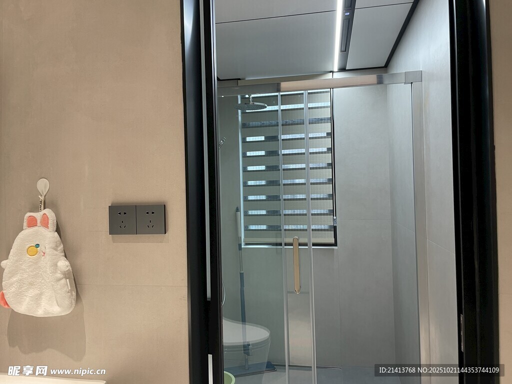 现代简约风格淋浴房