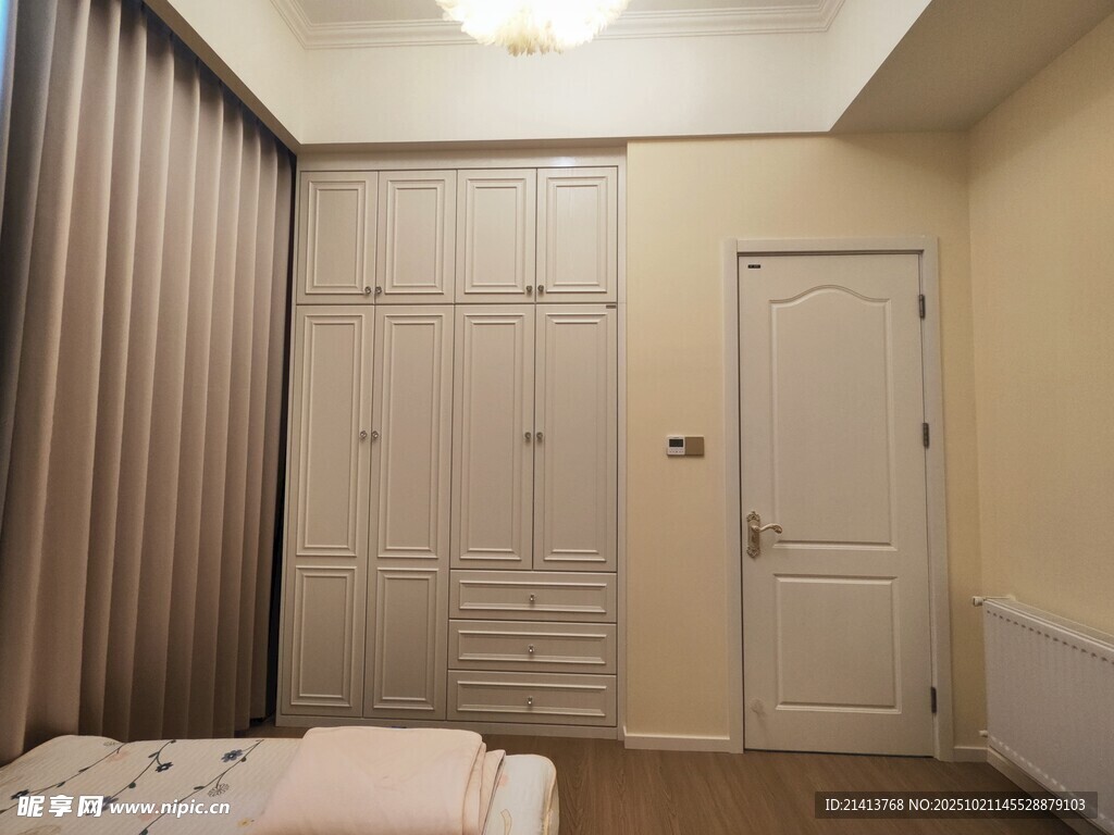 简约卧室一角展示