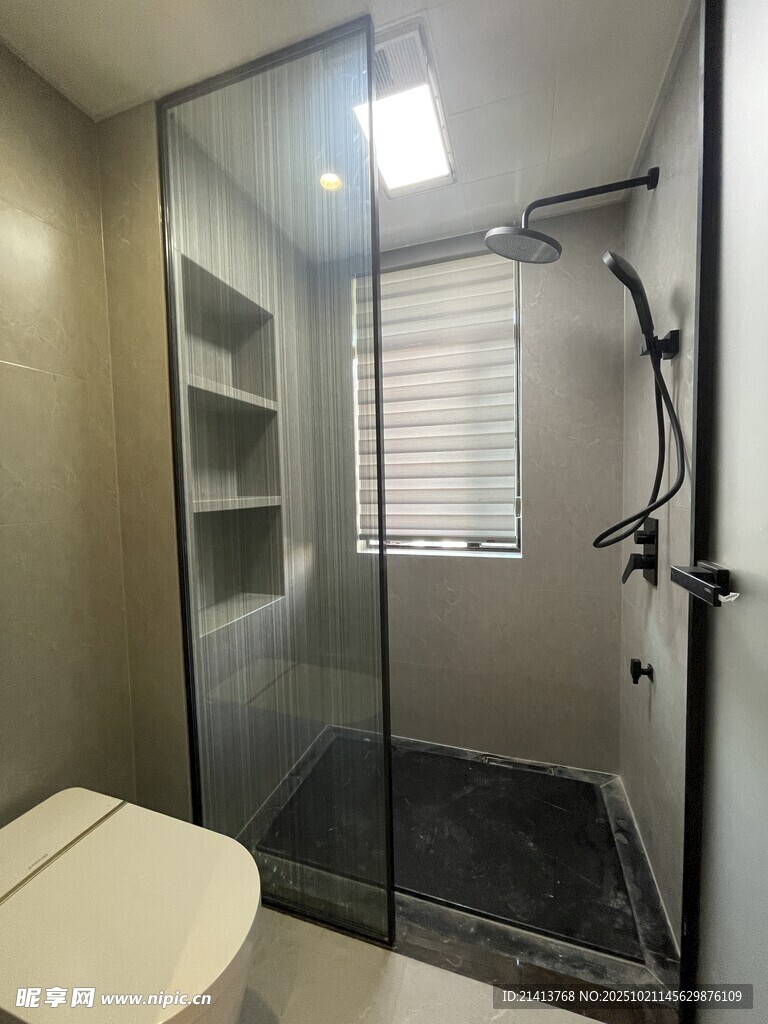 现代简约风格独立淋浴房