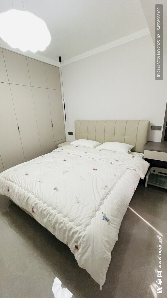 简约现代风格卧室床铺