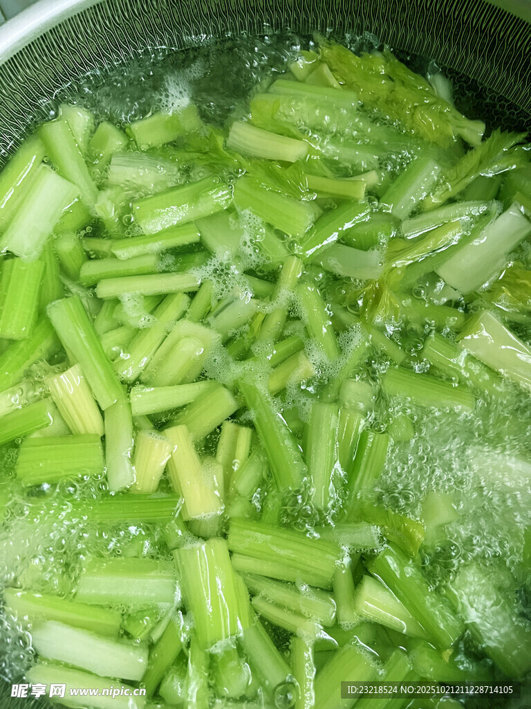 水煮西芹