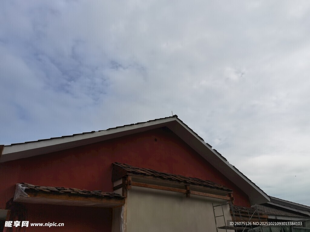 红顶房屋局部外观