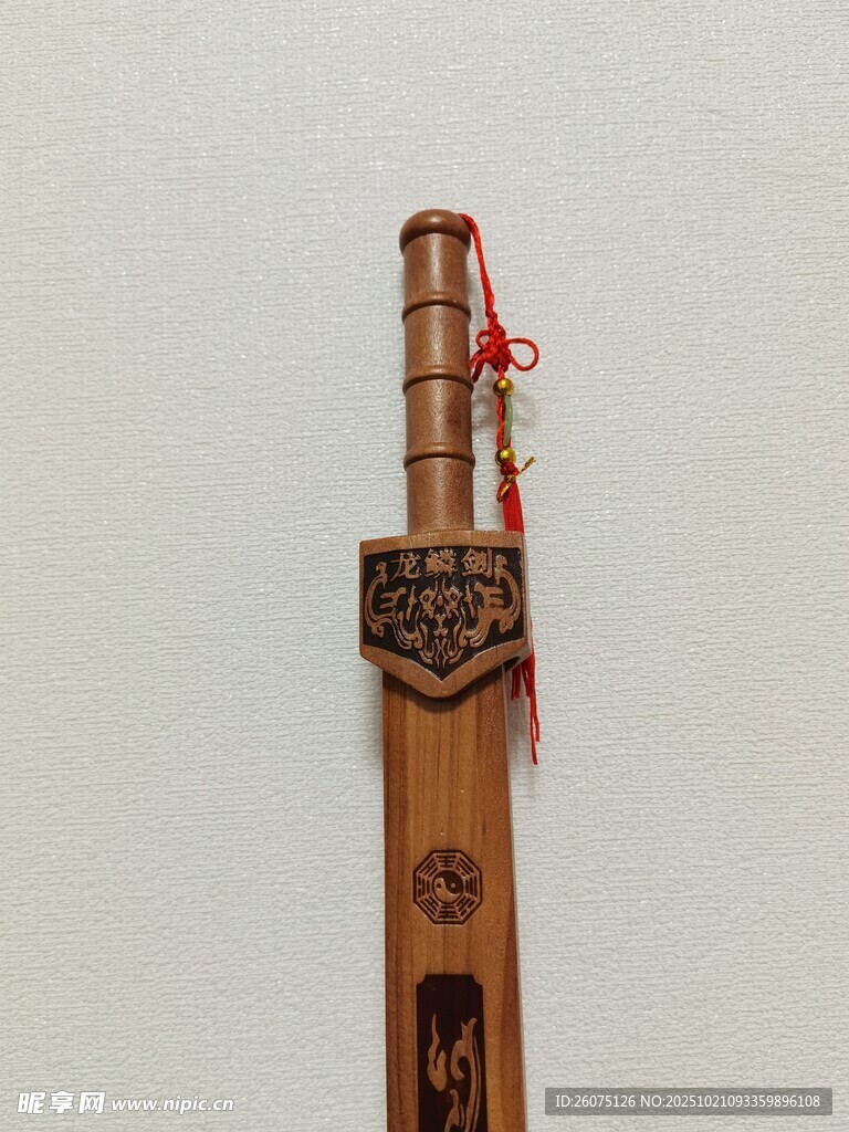 传统精美木质兵器摆件