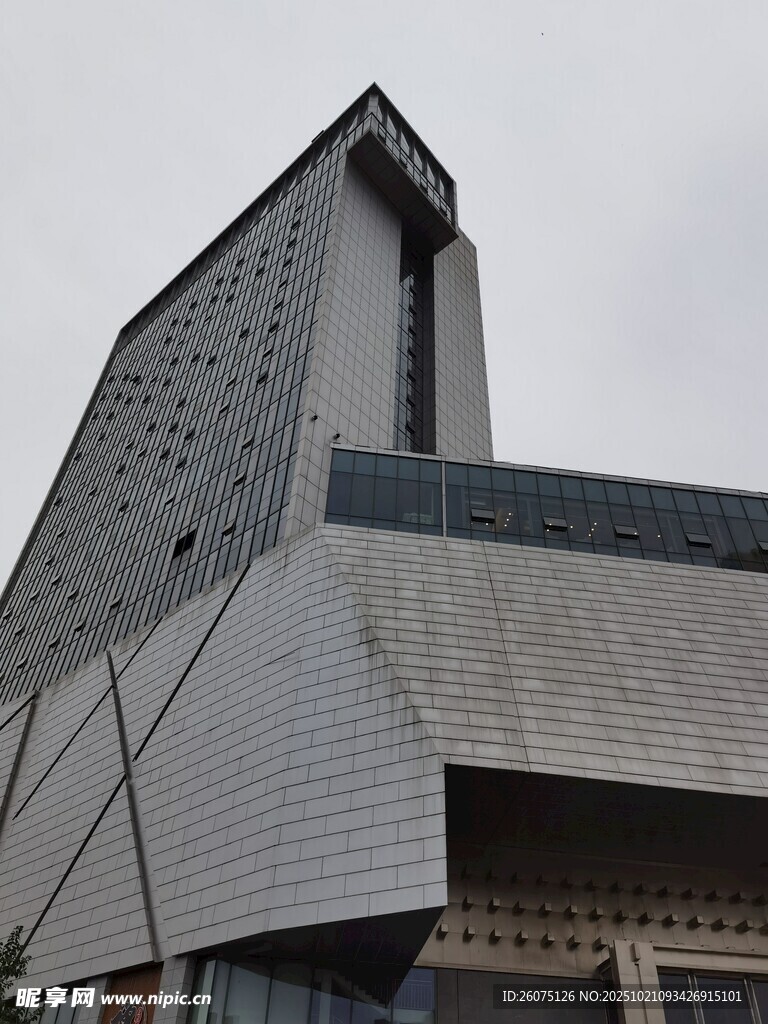 现代风格独特建筑外观