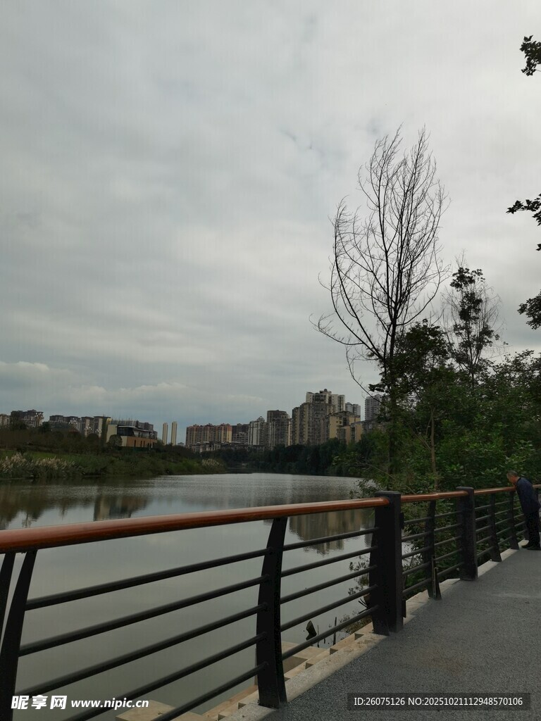 河畔步道风景