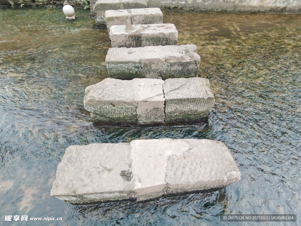 水上石墩步道