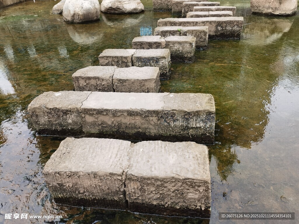 水上石板步道
