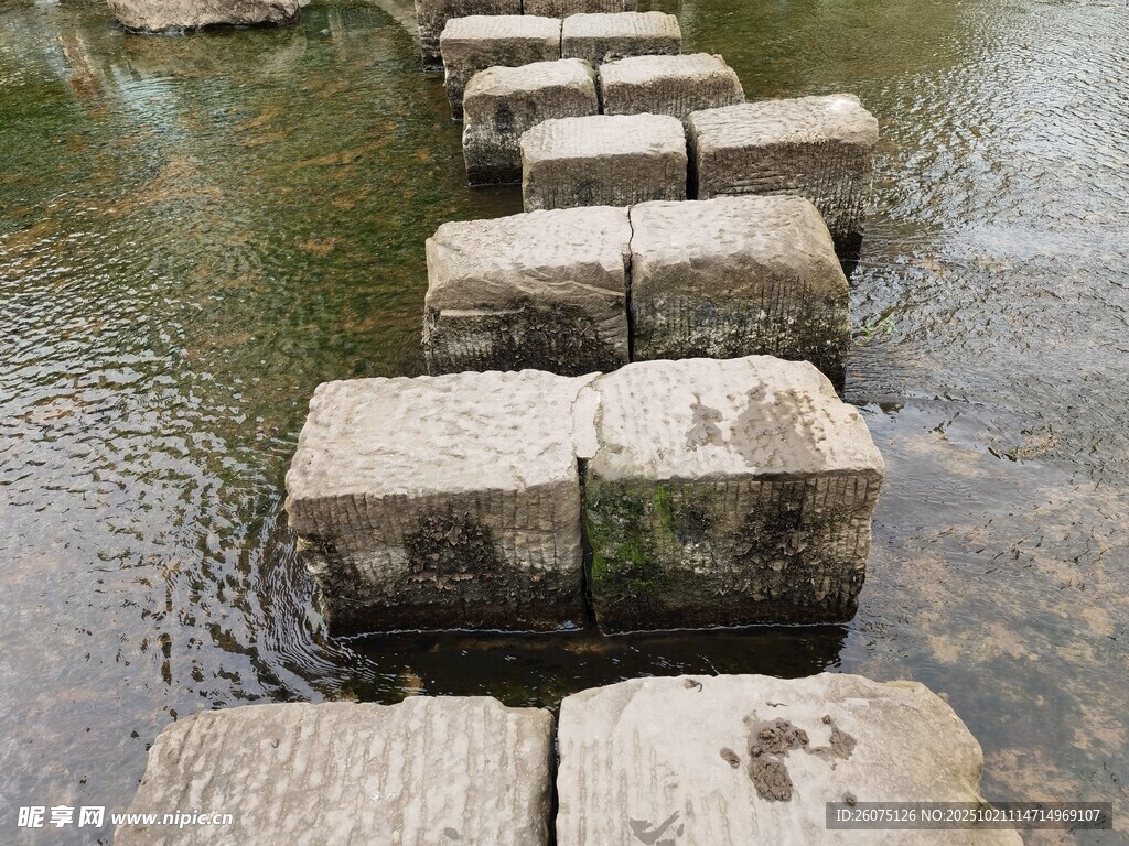 水上石墩步道