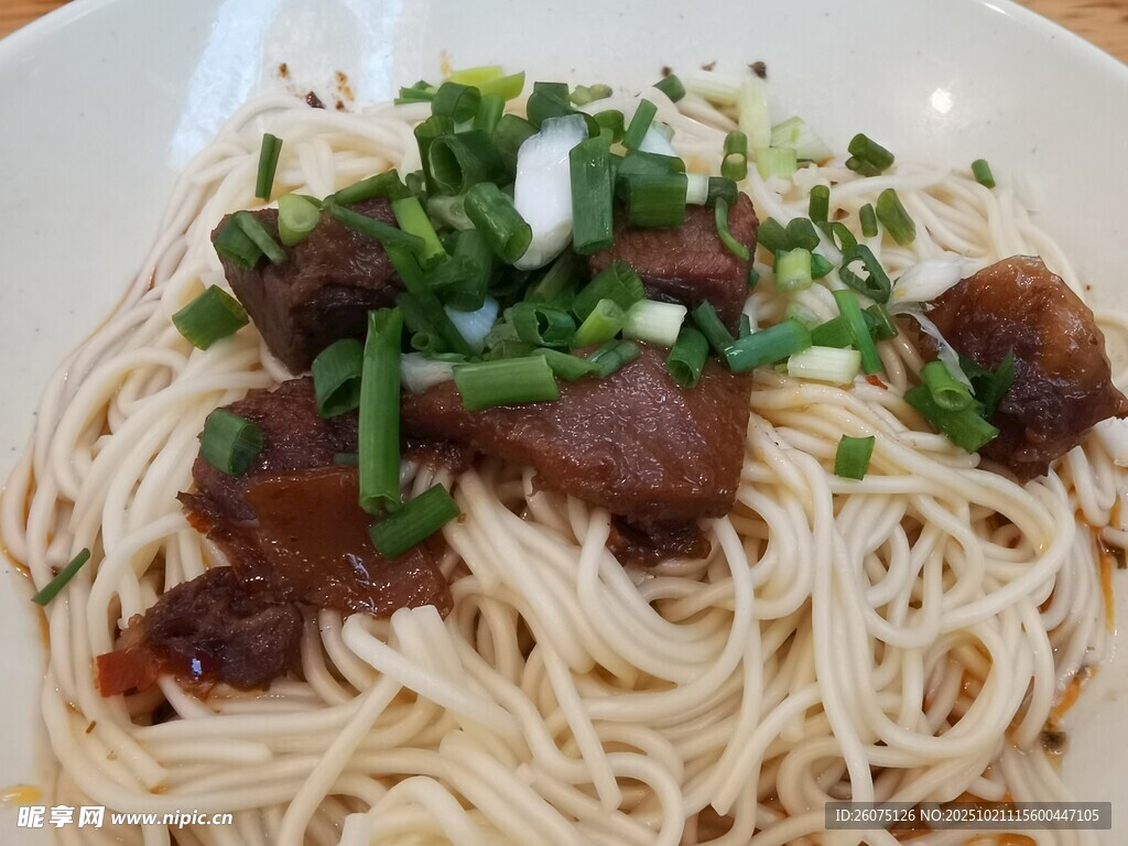 美味牛肉拌面