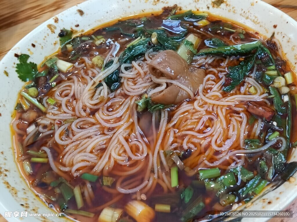 美味鲜香的特色肥肠米线