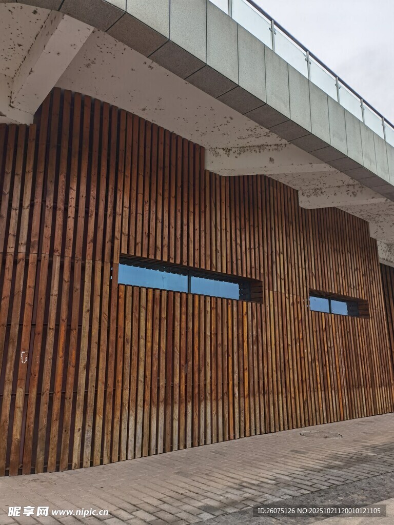 木质墙面的现代建筑外观