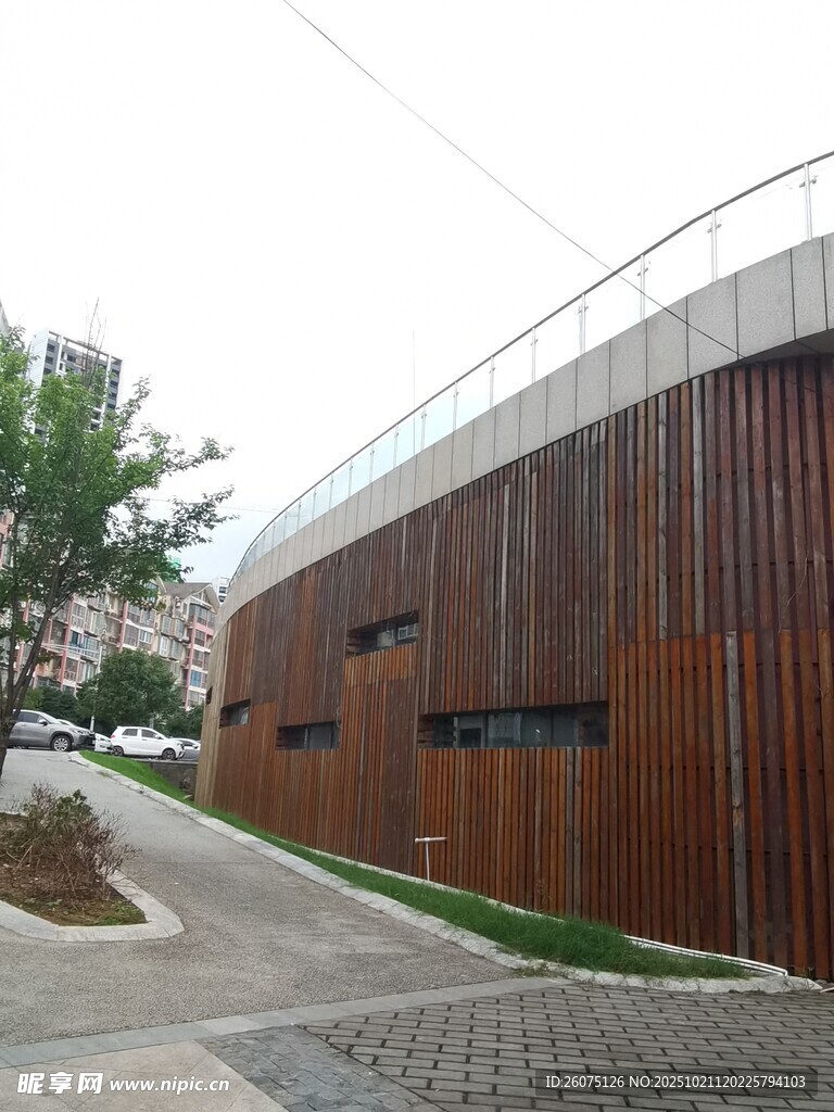 现代风格棕褐色外墙建筑