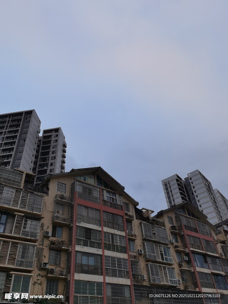 城市中的老旧居民楼