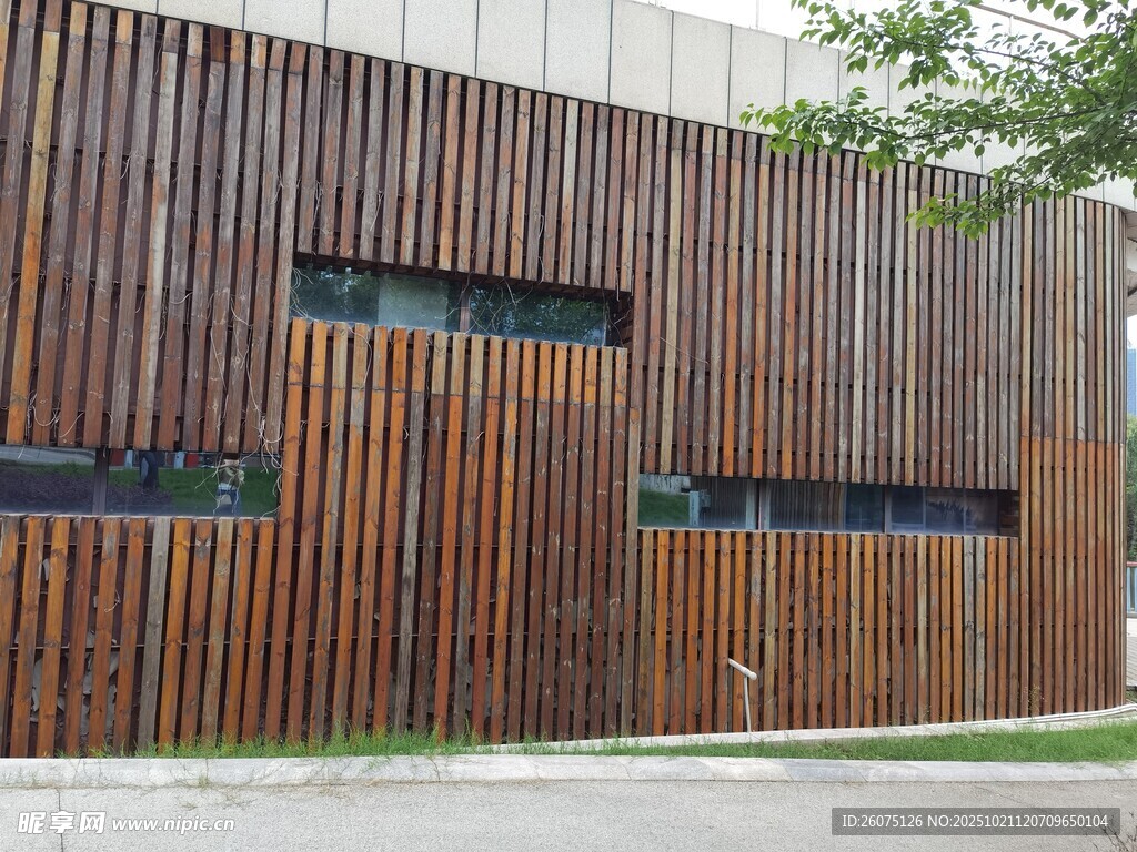 木质条纹墙面建筑外观