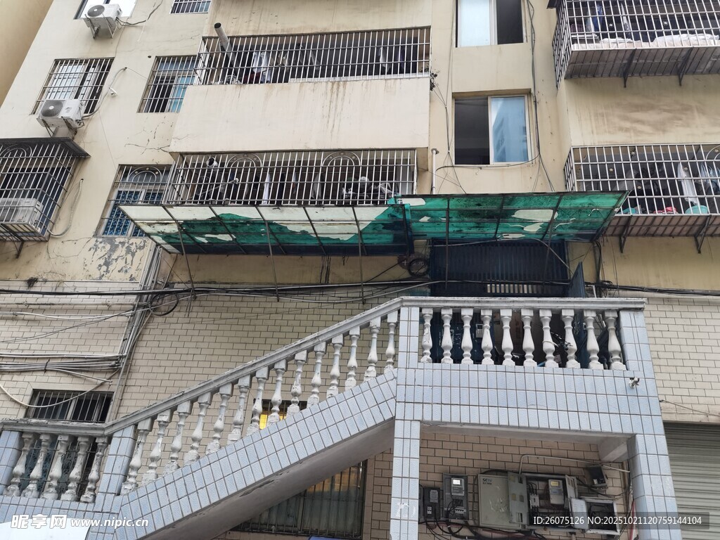 老旧居民楼外观景象