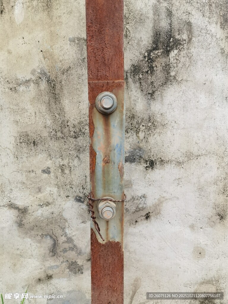 老旧生锈的门闩细节