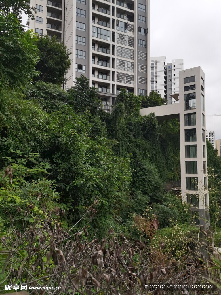 依山而建的高层住宅