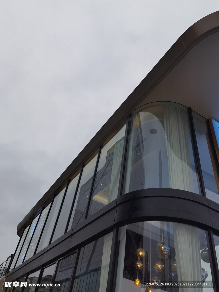 现代风格玻璃幕墙建筑