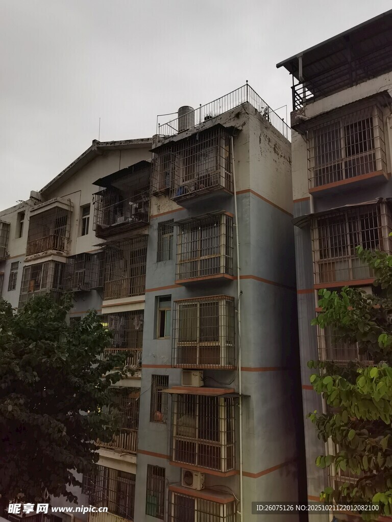 老旧居民楼外观景象