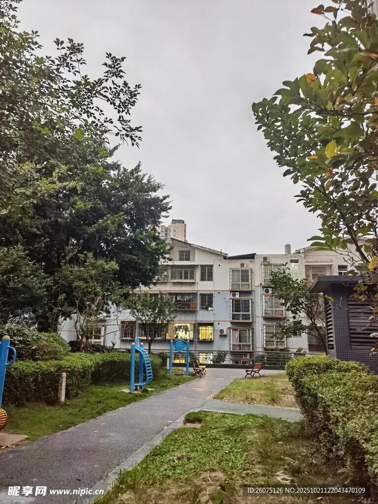小区内的绿化与休闲设施