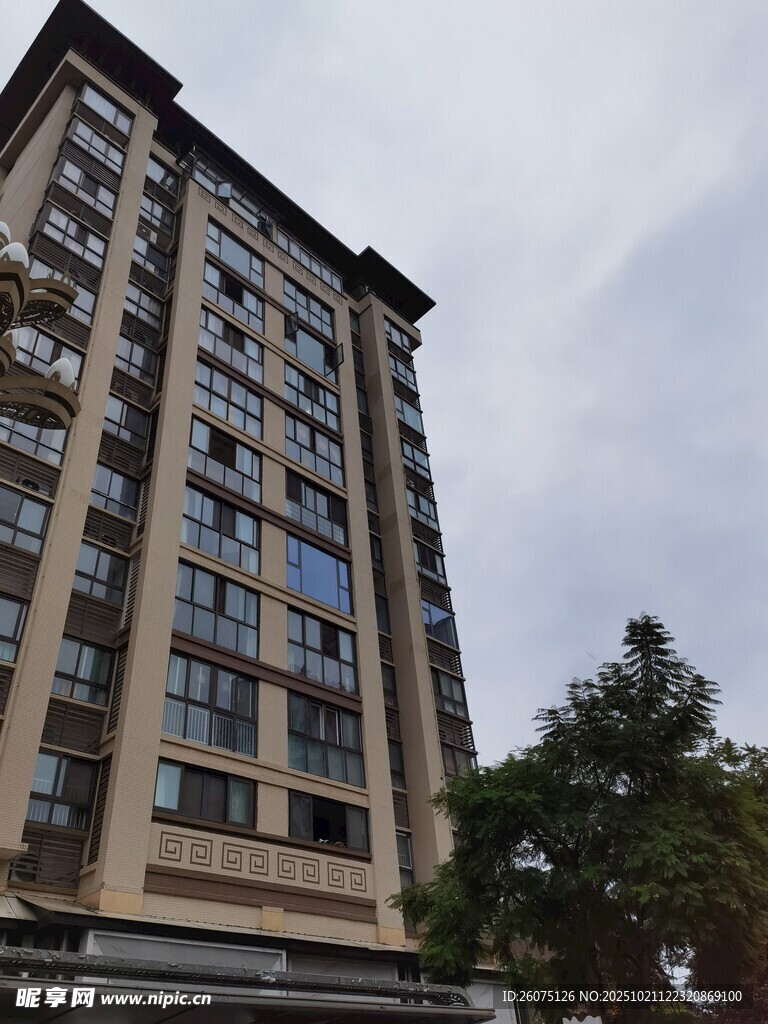 高层住宅楼外观景象