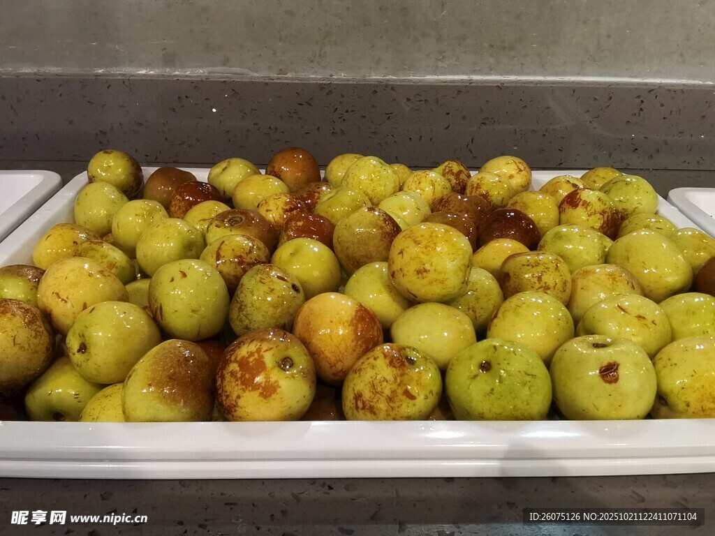 新鲜无花果整齐摆放