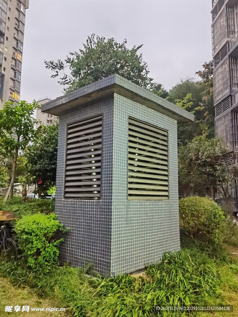 户外灰色箱式设备