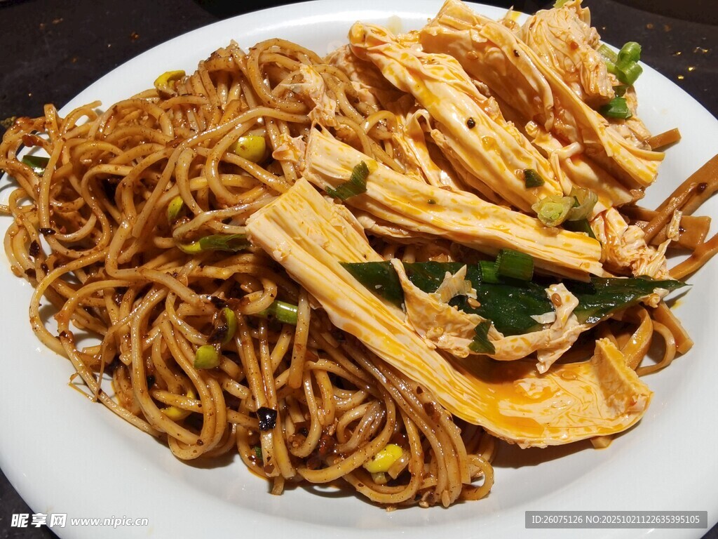 鸡肉炒面
