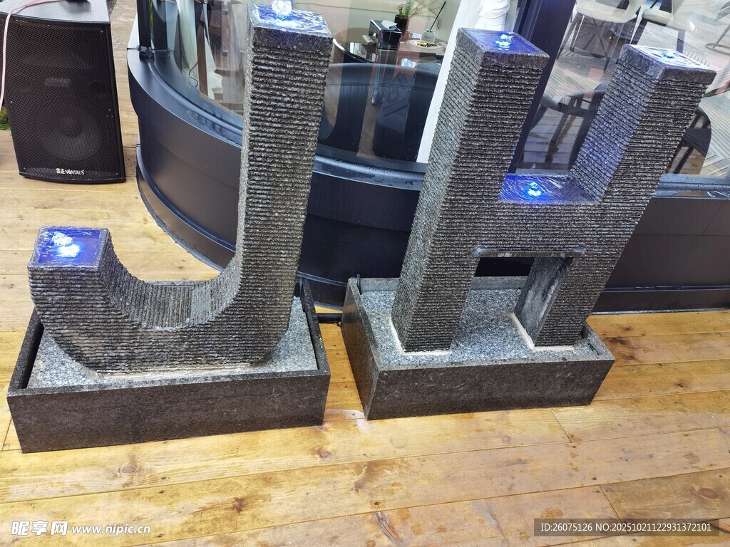 独特金属雕塑艺术品展示