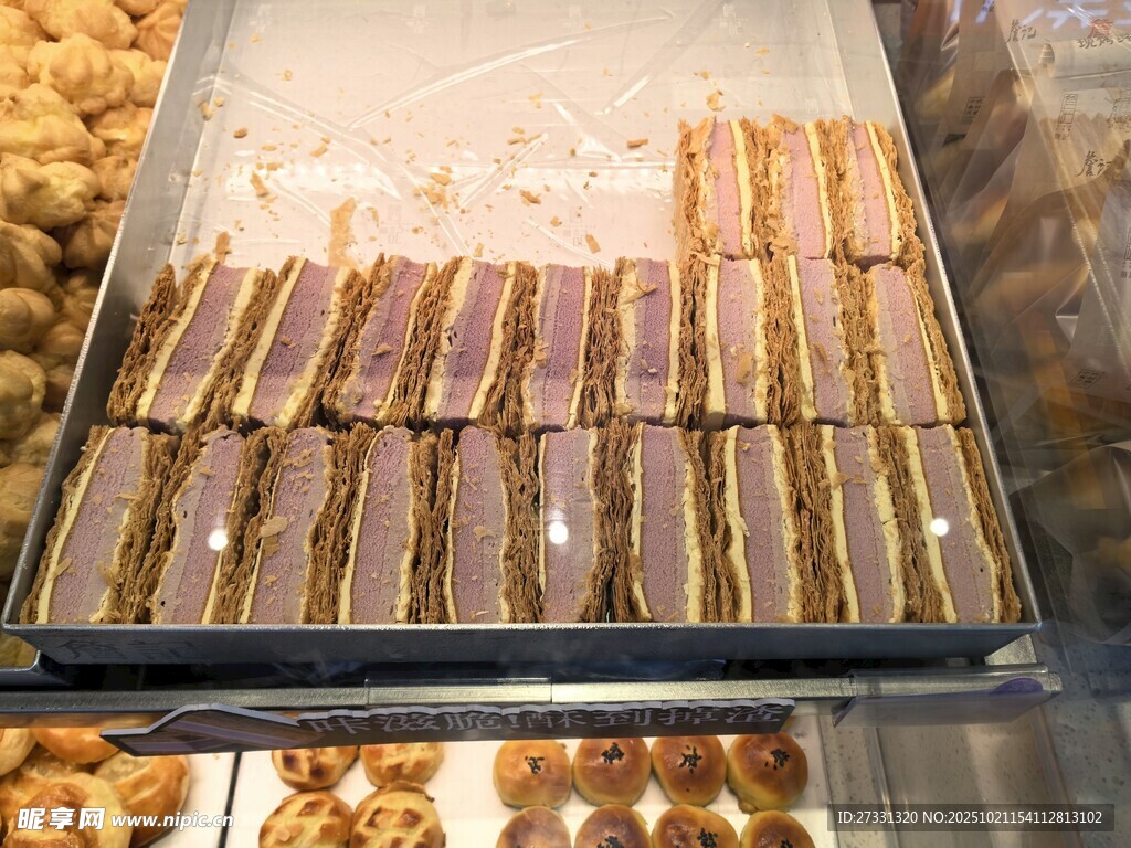 美味糕点整齐陈列
