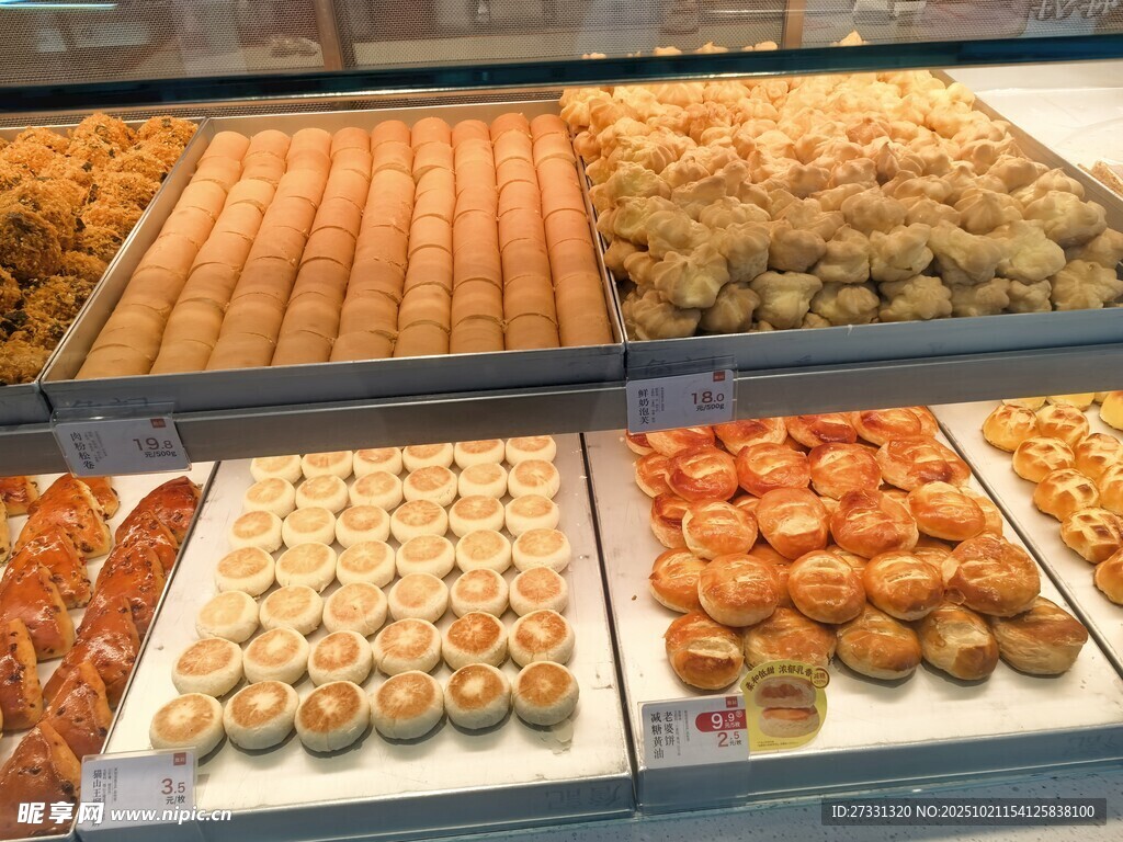 多样美味糕点陈列展示