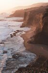 夕阳下的壮美海岸风光