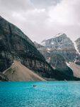 蓝湖映山景