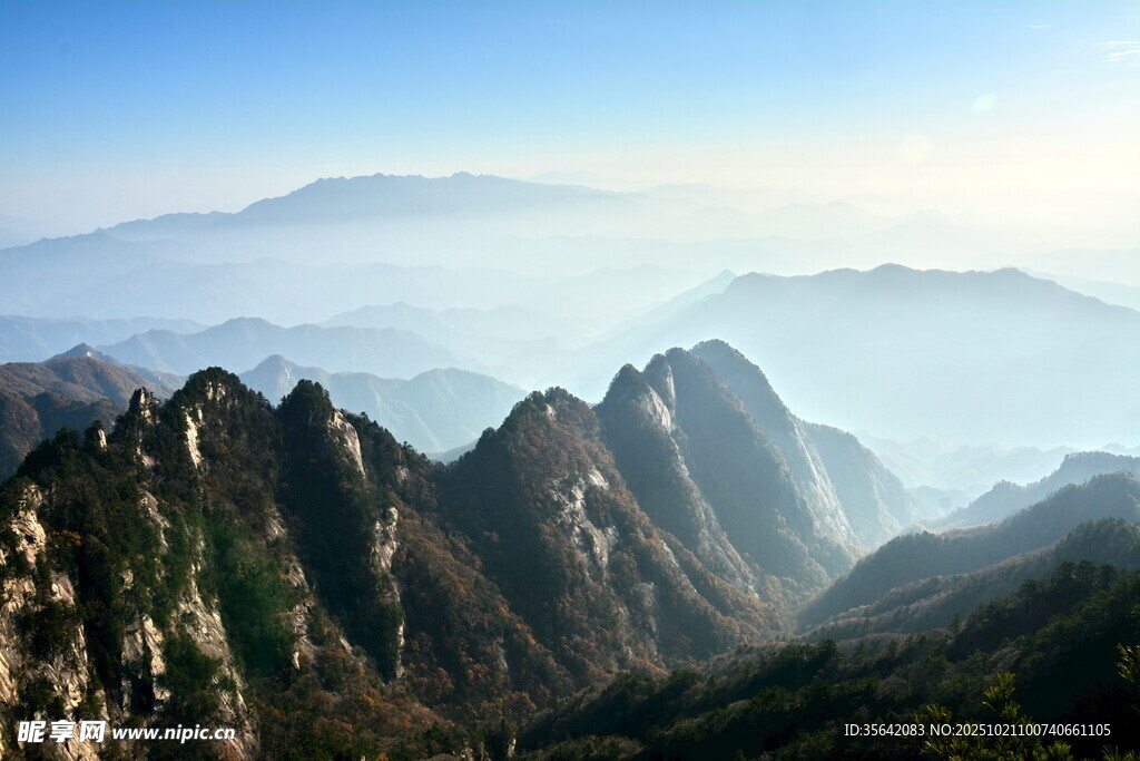 壮丽群山景观