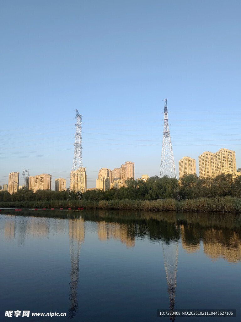 城市湖畔风光倒影美景