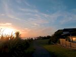 夕阳下的乡村小路风景