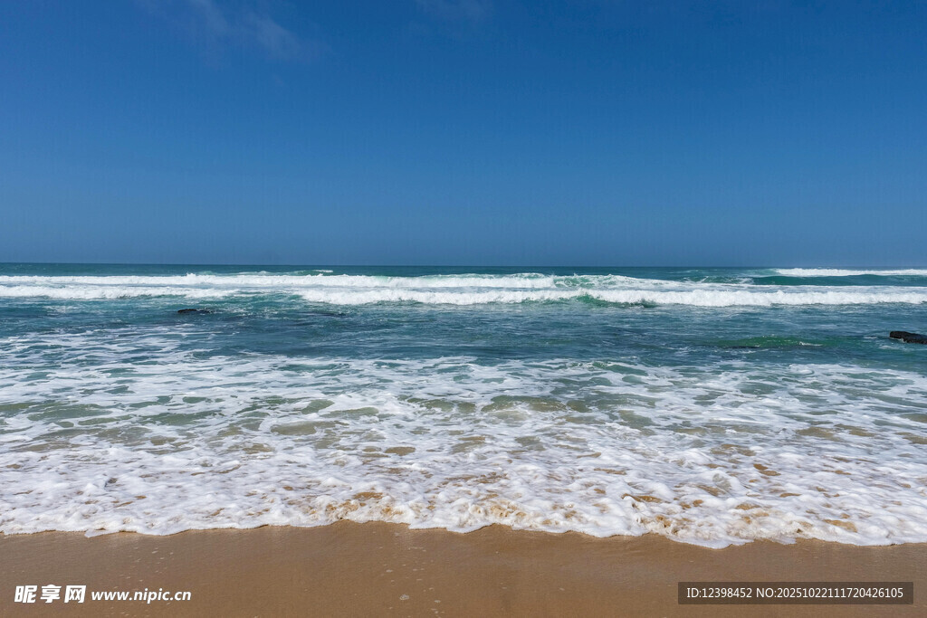 美丽海滨沙滩海浪景观