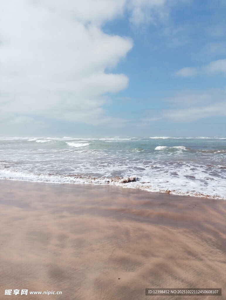 美丽海滨沙滩海浪景色