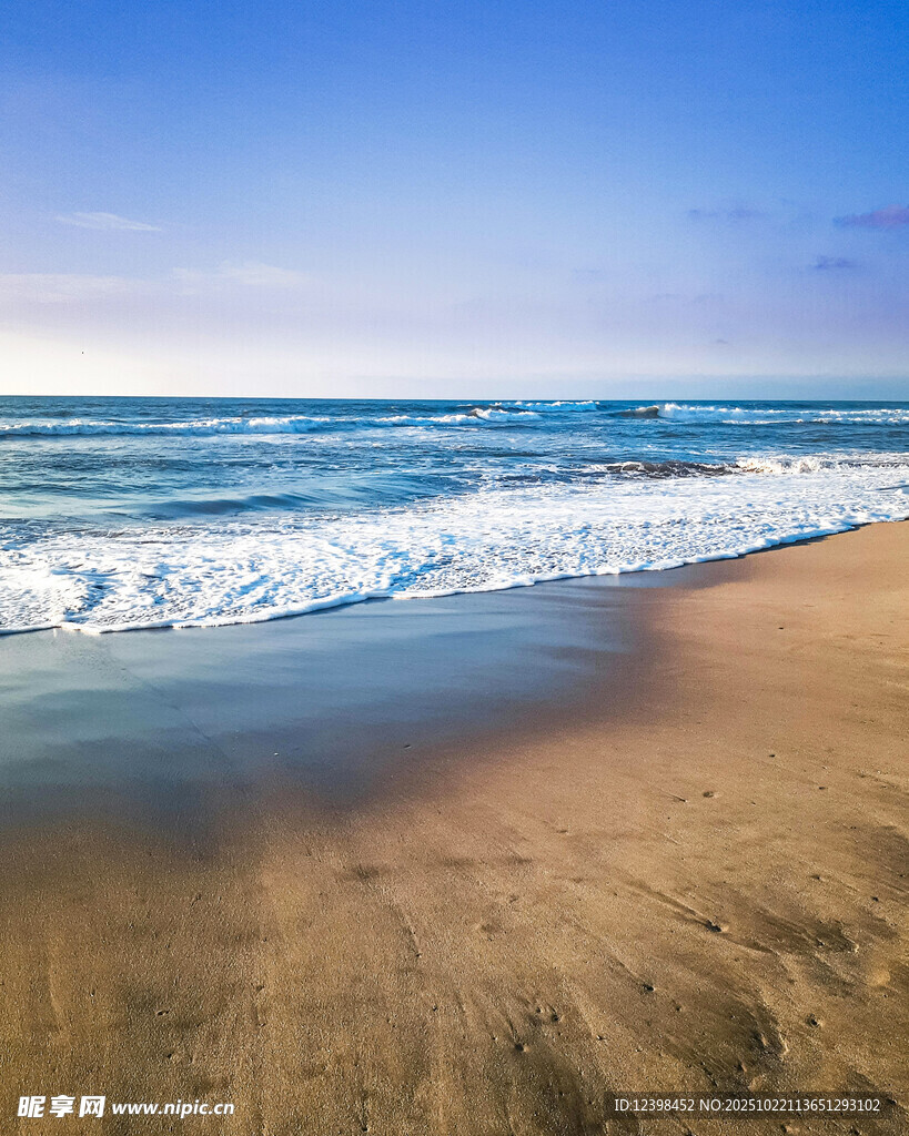 美丽海滨沙滩海浪景观