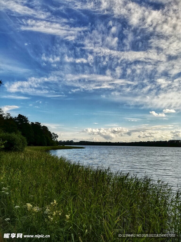 湖畔美景