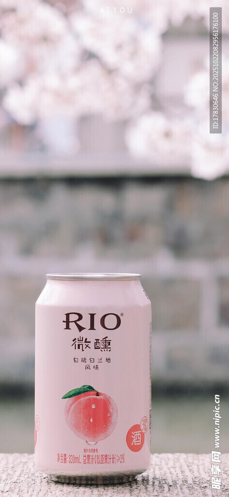 粉色RISO罐装饮料特写