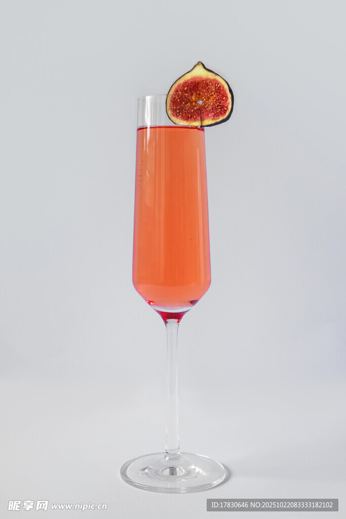 橙色果味鸡尾酒