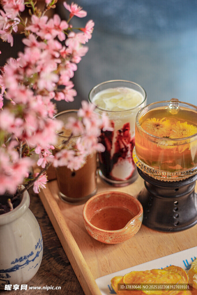 春日茶点与繁花相伴