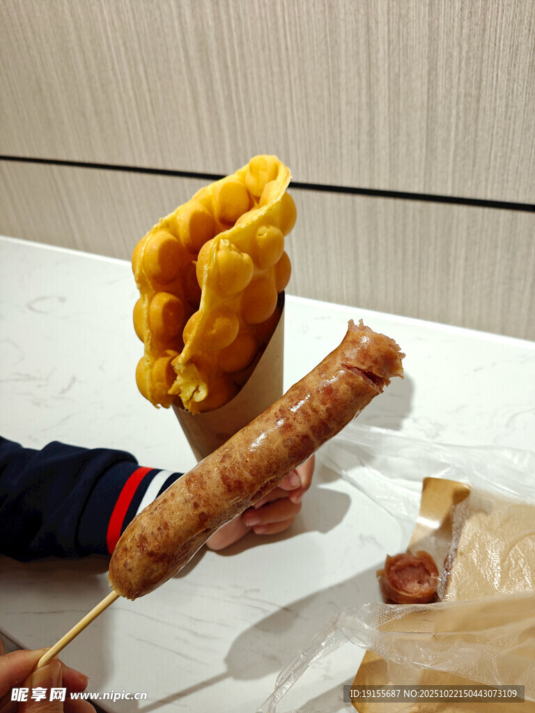 鸡蛋仔和烤肠