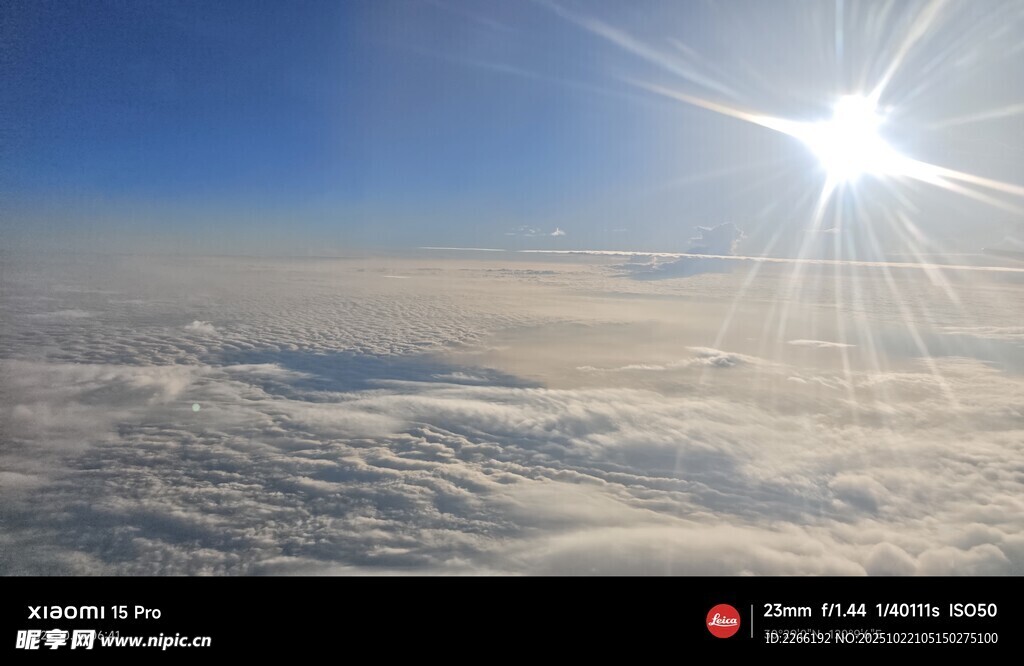 高空之上的壮丽云海景观