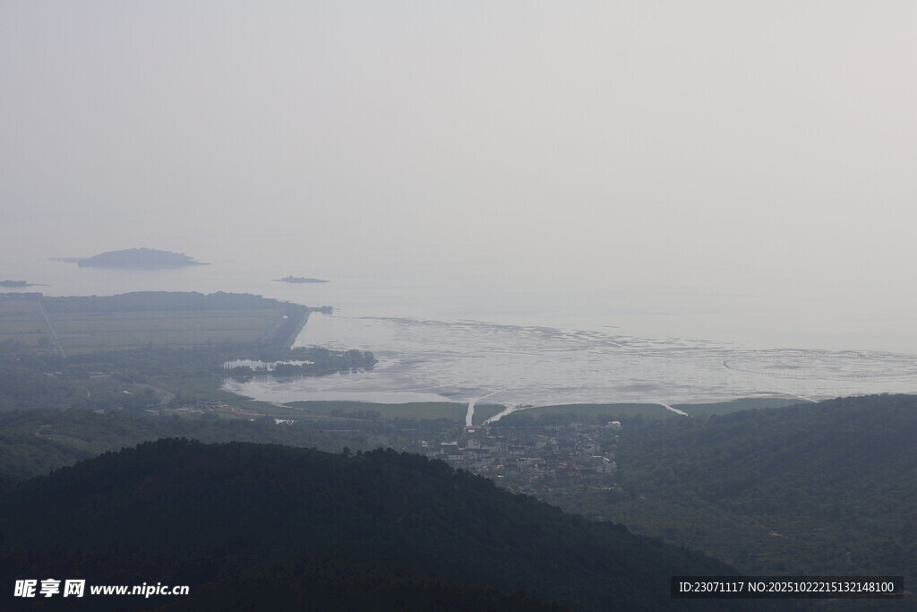 俯瞰山湖