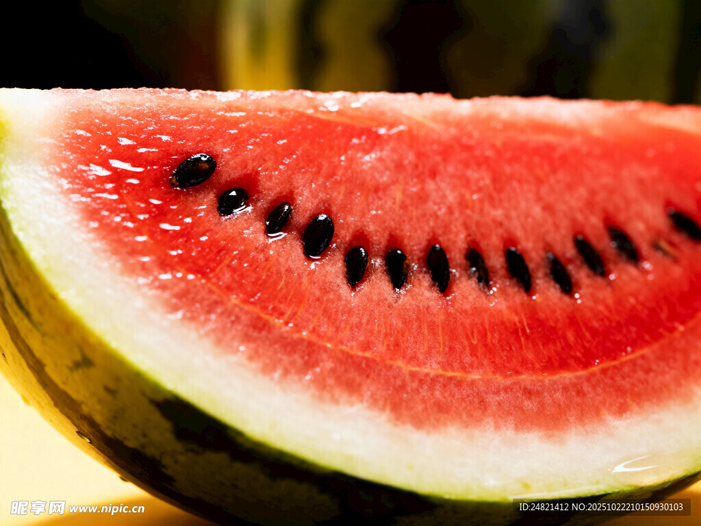 新鲜多汁的红瓤西瓜