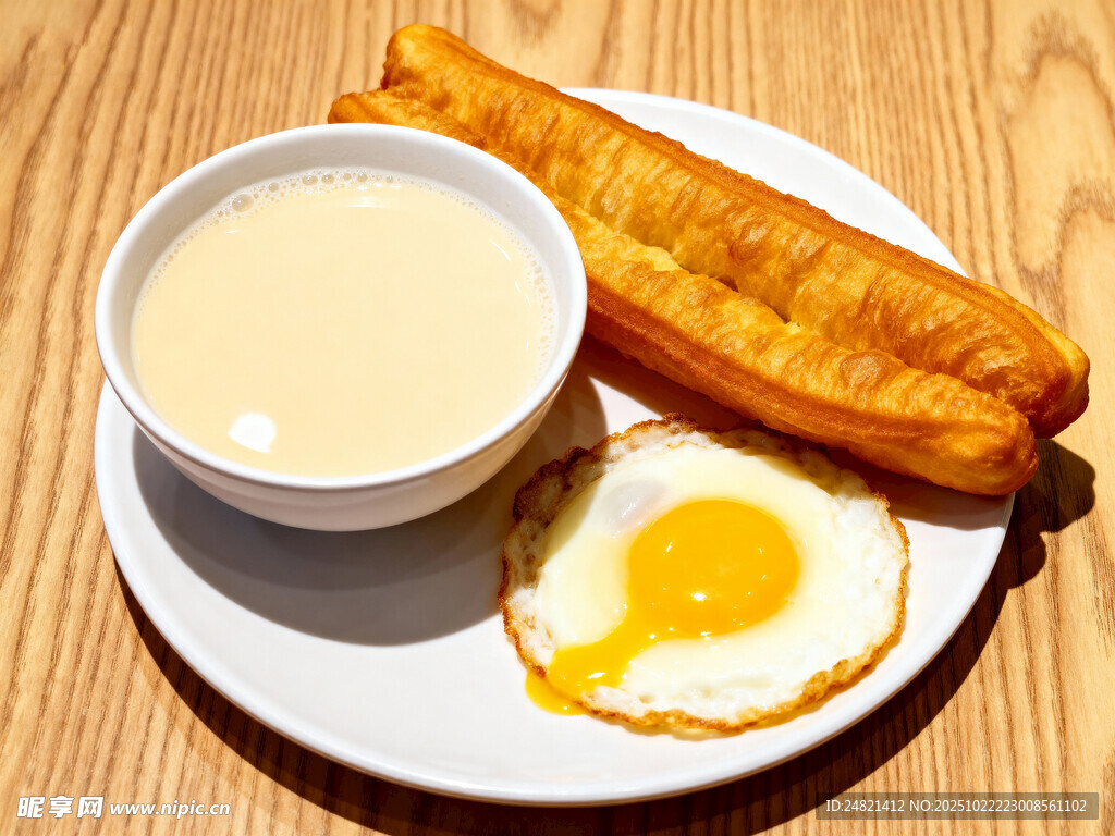油条豆浆煎蛋早餐组合